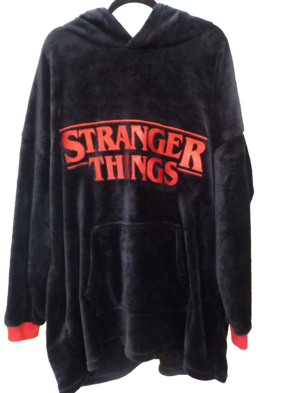 Netflix Stranger Things Super Soft Plush Hooded Pullover Lounger One Size (4XL)